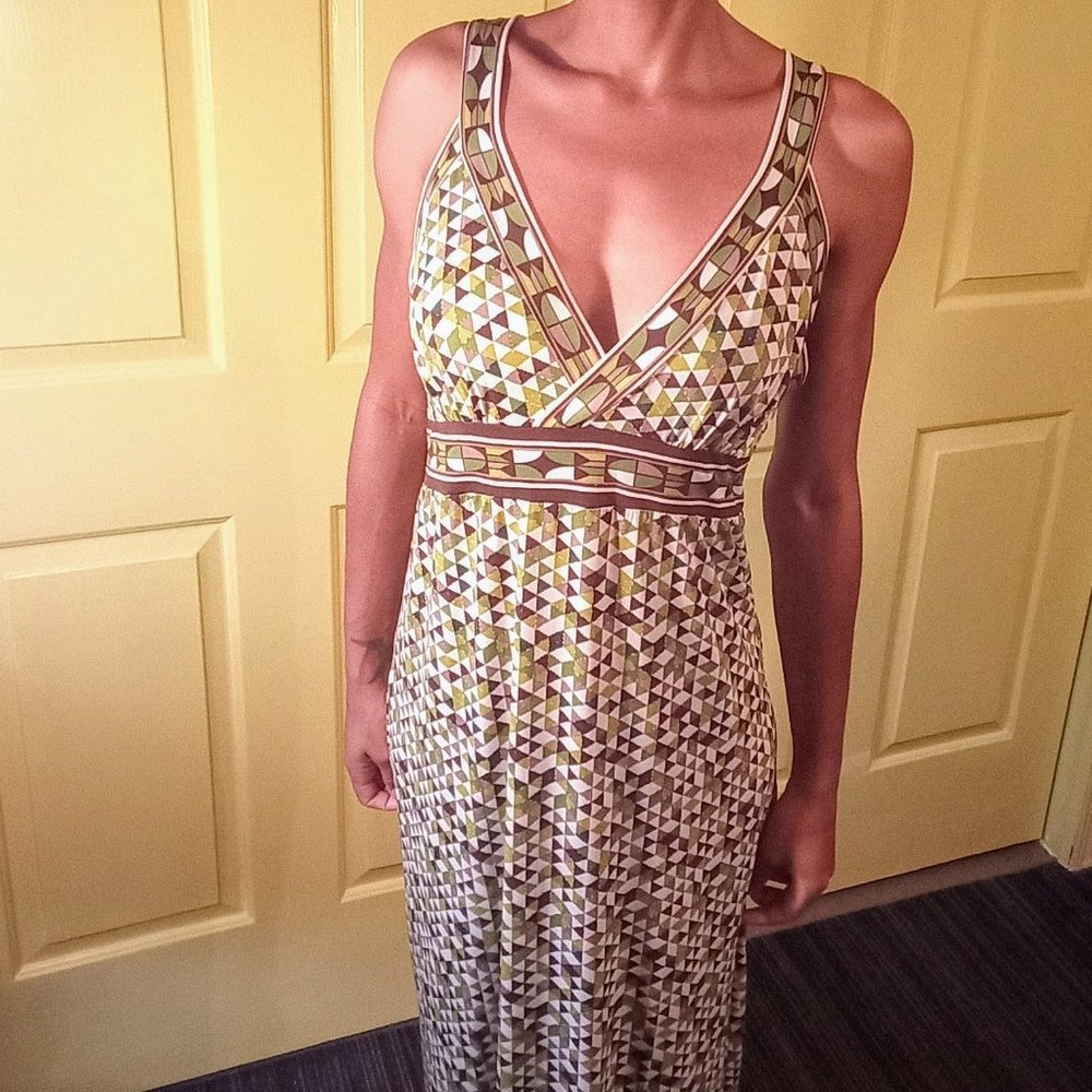 Gorgeous Max Studio Long sleeveless geometric pattern dress